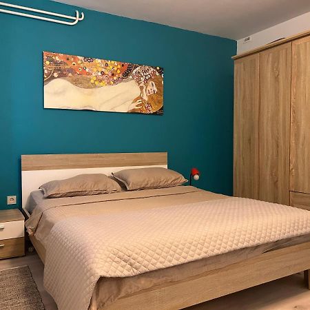 Peaceful Apartment With Patio Rovinj Exterior photo