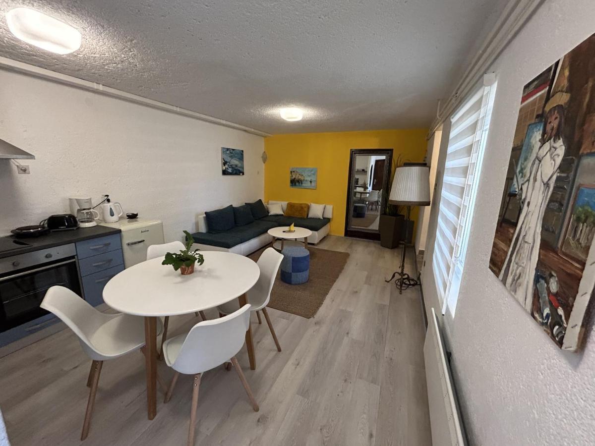 Peaceful Apartment With Patio Rovinj Exterior photo