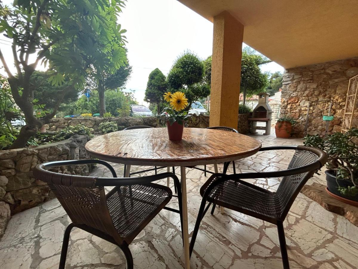 Peaceful Apartment With Patio Rovinj Exterior photo